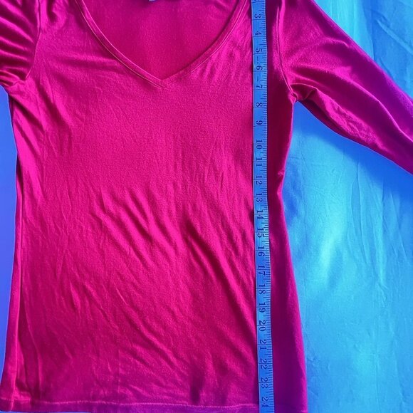 UNIGLO Size M Heat Tech V-Neck Long Sleeve Shirt Red Stretch Under Layer - Picture 10 of 13